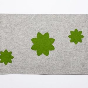 Tischläufer mit Blumenmotiven aus Filz