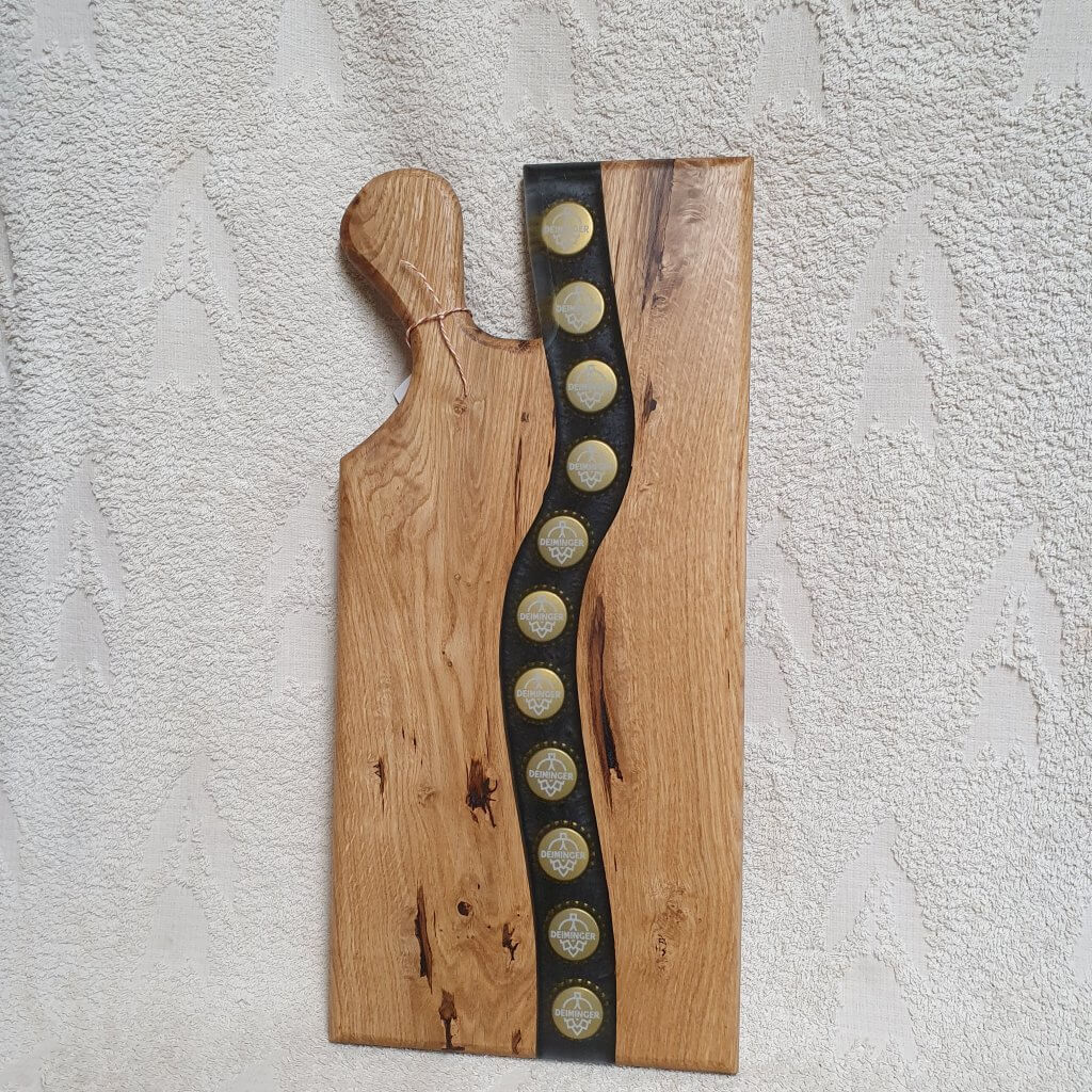 Servierbrett mit Kronenkapseln