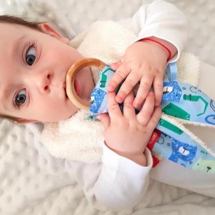 GESCHENKSET - Kitty Bandana bib, kitty soft toy & bunny ear teether - Image 4