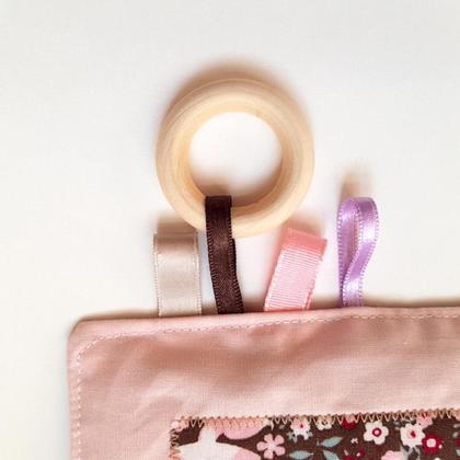 GESCHENKSET: Taggie blanket, bunny ear teether & original sSCAPESs wallart - Image 4