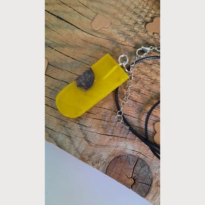 Kette mit Holz und Epoxidharz, Herzenswerk - Image 2