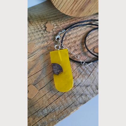 Kette mit Holz und Epoxidharz, Herzenswerk