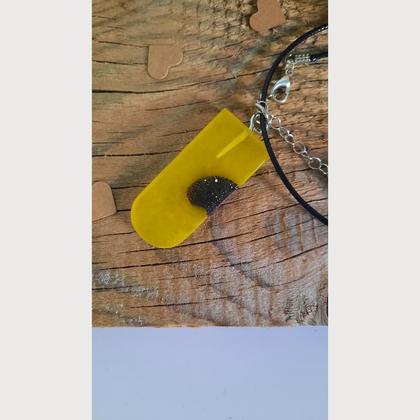 Kette mit Holz und Epoxidharz, Herzenswerk - Image 3