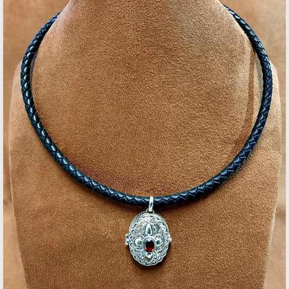 Damen Halsschmuck Känguruleder/Silberdose 925 Sterling Silber schmale Ausführung