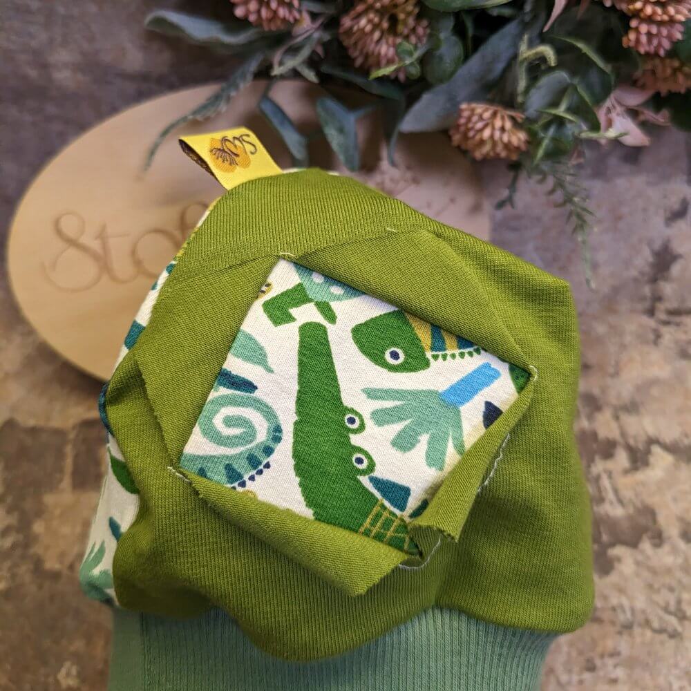 Bündchenhaube grüne Tiere, Gr. S - Image 3