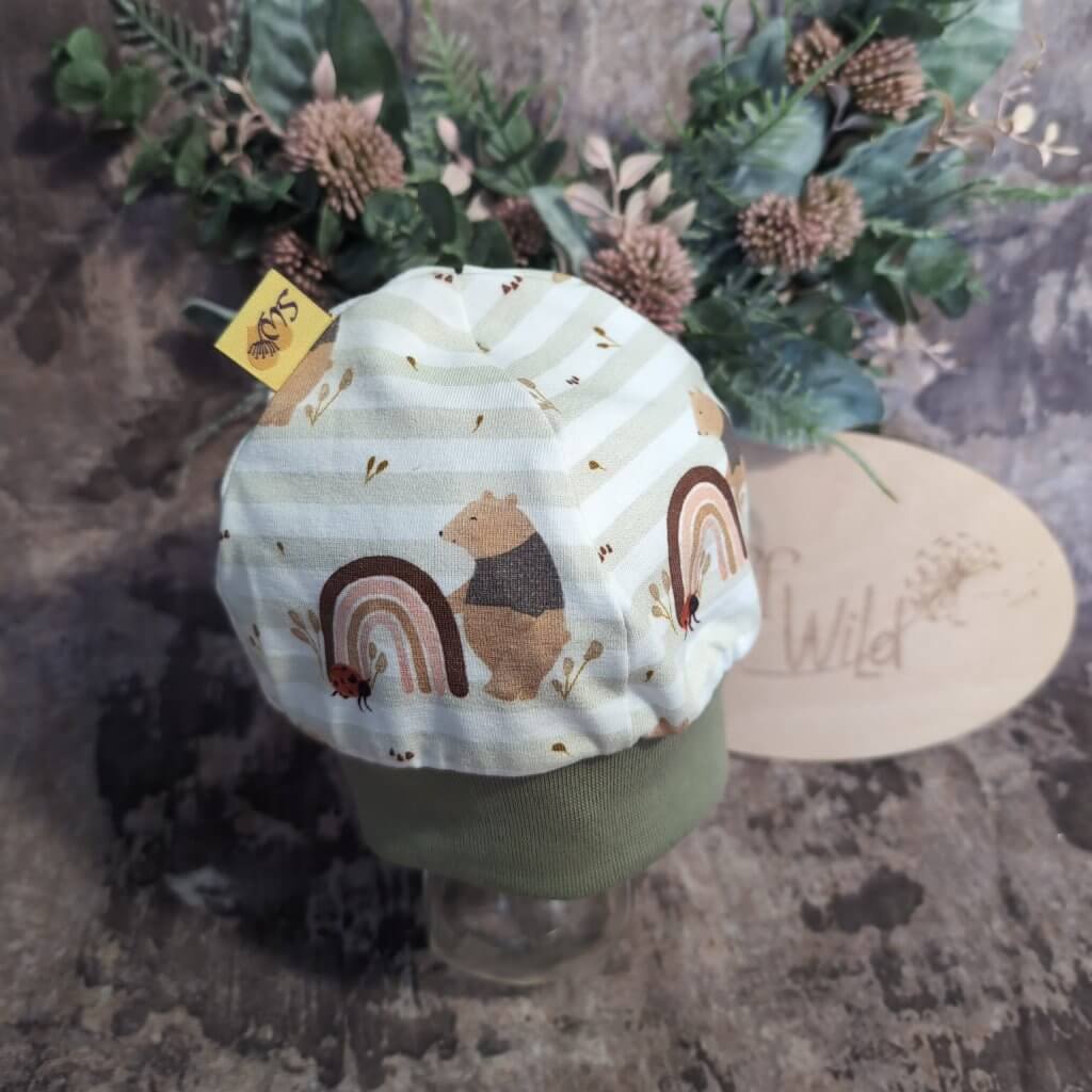 Bündchenhaube Regenbogenbär, Gr. S 39-45cm