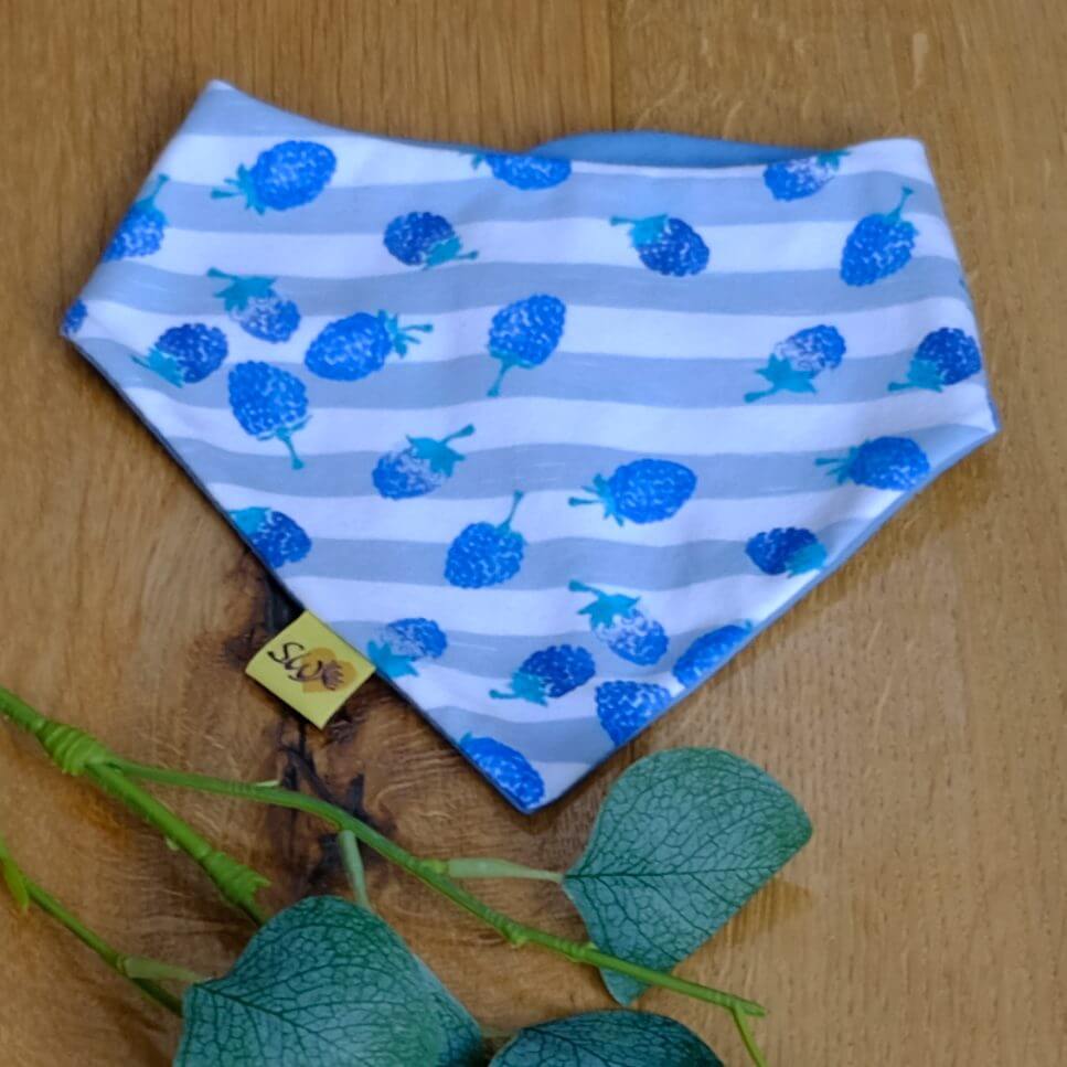 Baby-Wende-Halstuch „Himbeerchen blau“ - Image 5