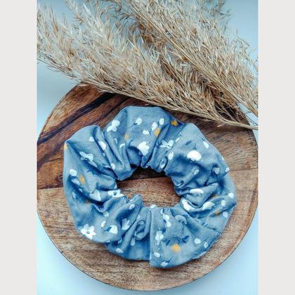 Scrunchie Blume Grau Haargummi, Haarband,1 Stück - Image 3