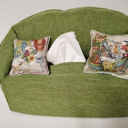 Taschentuchsofa (hellgrün mit Gartenwerkzeuge)