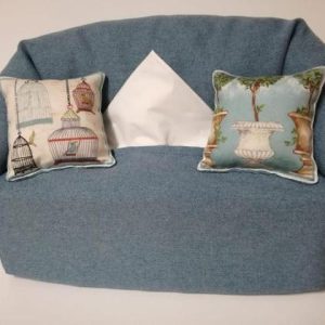 Taschentuchsofa (türkis mit Vogelkäfig)