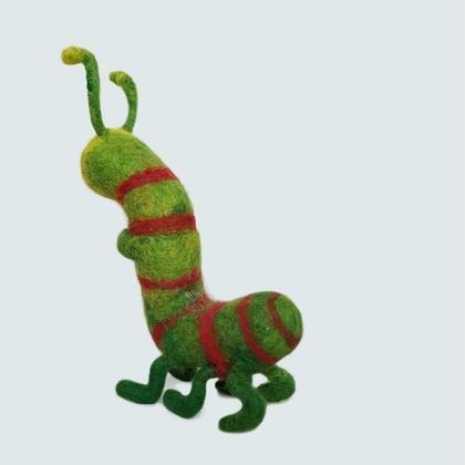 Handgefilzte Raupe: Absolem - Image 3