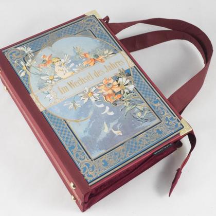 Im Wechsel des Jahres Tasche aus einem Buch