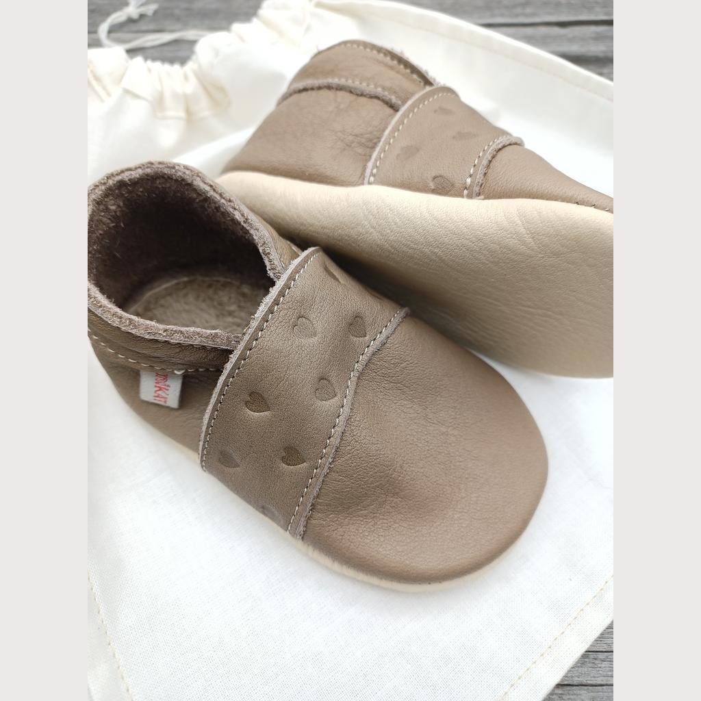Krabbelschuhe Naturleder, taupe mit Herzen, Gr 18/19