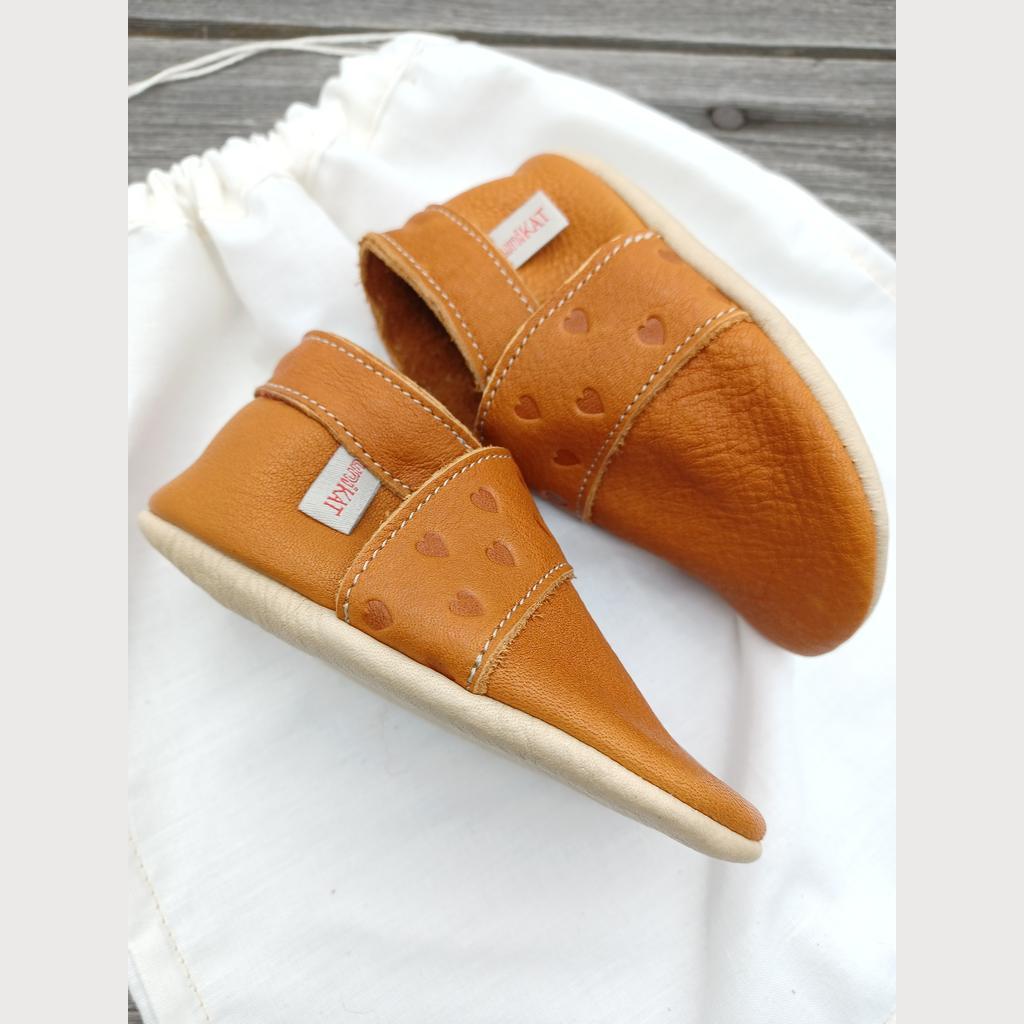 Krabbelschuhe Naturleder, cognac mit Herzen Gr 18/19