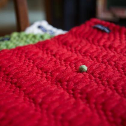 "Prinzessin auf der Erbse" - Sesselauflage aus Schafwolle