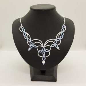 Collier Phibie, weiß und himmelblau