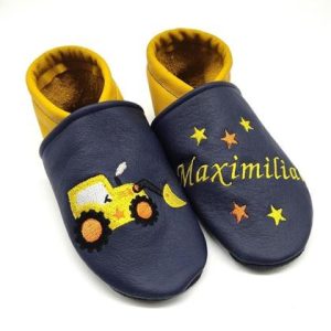 Lederpatscherl Traktor mit Schaufel