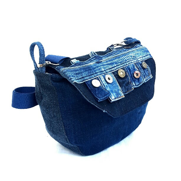 DeLux Jeanstasche - viele Details