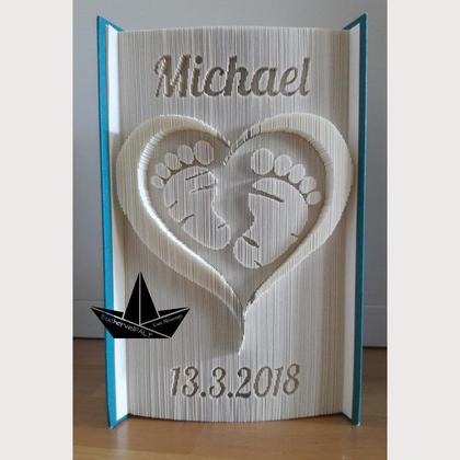 zur Geburt - Herz mit Füsschen - gefaltetes Buch