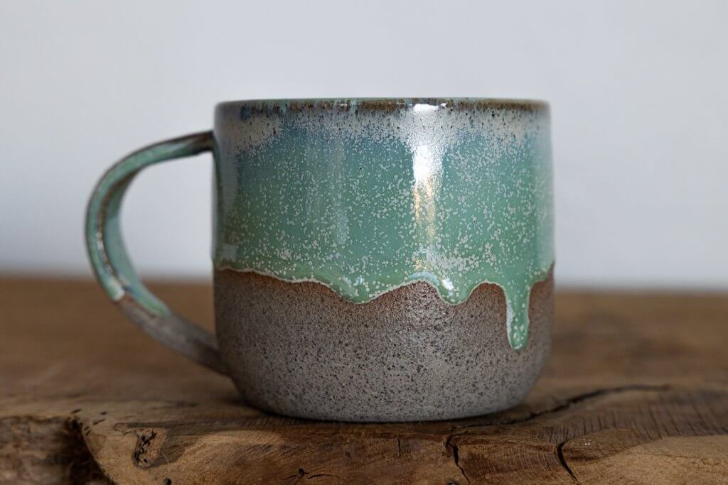 Tasse mit Henkel - green shimmer