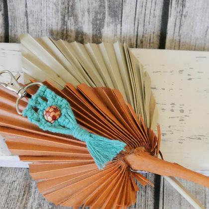 Makramee Schlüsselanhänger "türkis mit Perle"