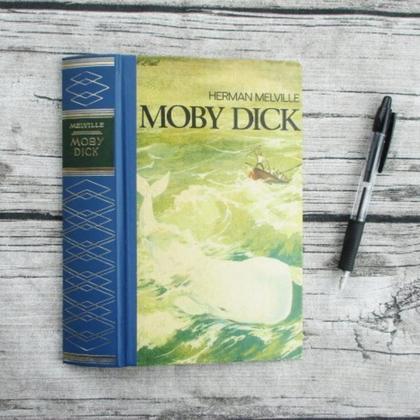 Notizbuch aus altem Buch "Moby Dick"