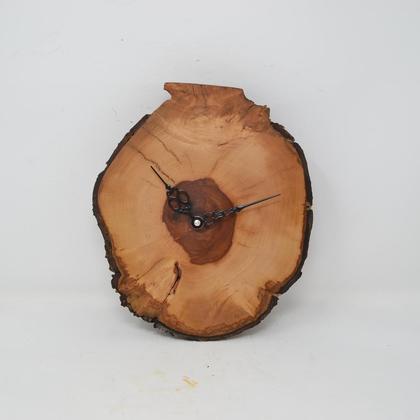 Holz Wanduhr Holzuhr 26x23 Baumscheibenuhr Apfel Uhr Holzdeko Geschenk handmade