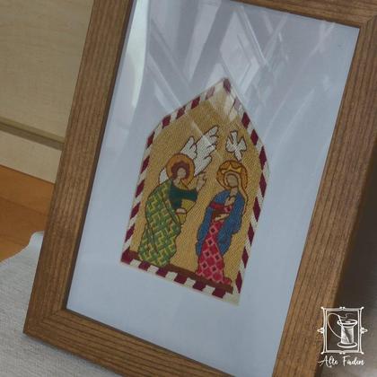 "Maria Verkündigung" - handgesticktes Bild mit mittelalterlichem Motiv