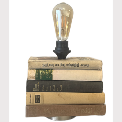 Bücherlampe - Bücherturm "Nesthäkchen"